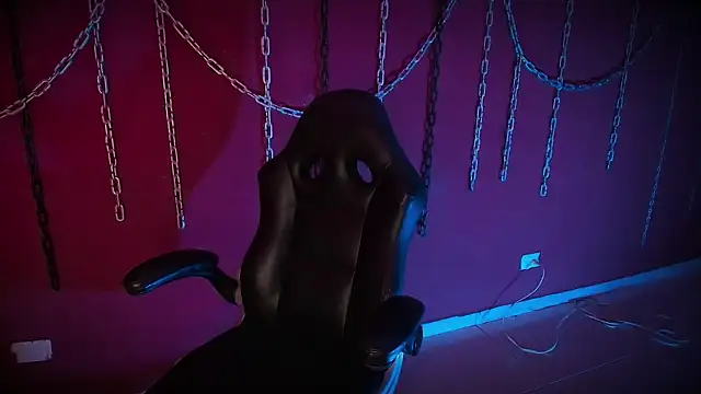 Snapshot of Laura_takint chatting on March 6, 2025, 4:07 pm Laura takint online show from March 6, 2025, 4:07 pm