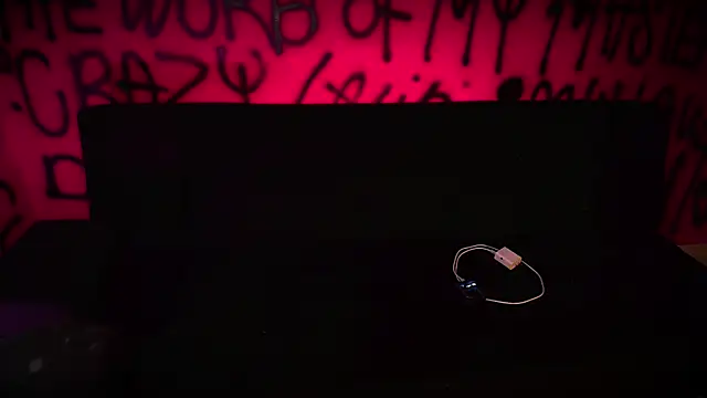 Snapshot of Laura_takint chatting on February 26, 2025, 4:05 pm Laura takint online show from February 26, 2025, 4:05 pm