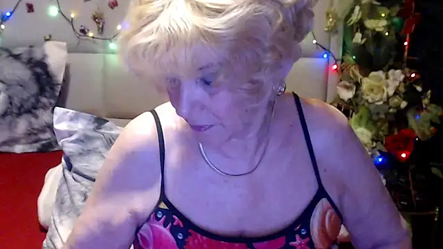 Snapshot of HappyWomanOn chatting on June 1, 2026, 8:58 am HappyWomanOn online show from June 1, 2026, 8:58 am