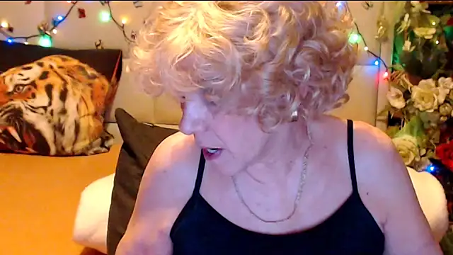 HappyWomanOn online show from February 11, 2026, 9:42 am