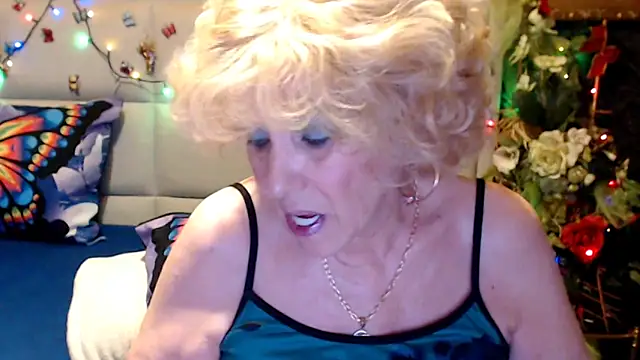 Snapshot of HappyWomanOn chatting on May 8, 2026, 8:29 am HappyWomanOn online show from May 8, 2026, 8:29 am