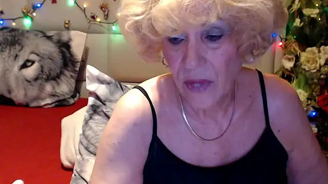 Snapshot of HappyWomanOn chatting on May 28, 2026, 7:05 am HappyWomanOn online show from May 28, 2026, 7:05 am