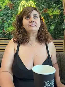 Snapshot of AnneKane chatting on June 8, 2026, 10:49 am AnneKane online show from June 8, 2026, 10:49 am