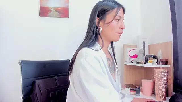 Snapshot of nia__white chatting on December 17, 2025, 6:35 pm nia white online show from December 17, 2025, 6:35 pm