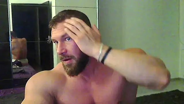 Snapshot of muscularkevin chatting on May 6, 2026, 3:21 am muscularkevin online show from May 6, 2026, 3:21 am