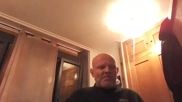 davigochi77bcn online show from December 18, 2024, 7:52 pm