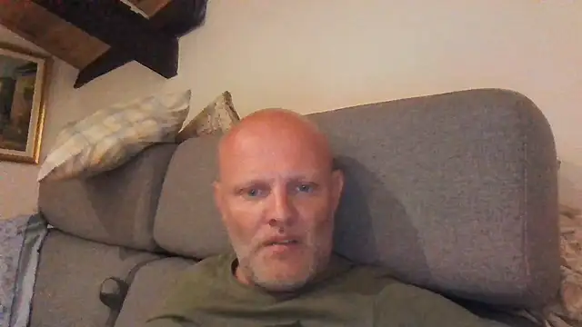 Snapshot of davigochi77bcn chatting on August 2, 2026, 8:17 pm davigochi77bcn online show from August 2, 2026, 8:17 pm