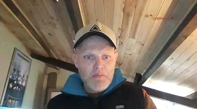 davigochi77bcn online show from February 27, 2025, 8:53 pm