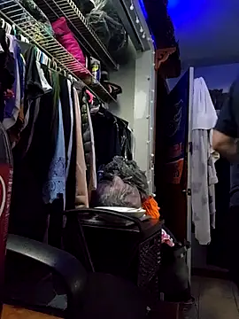 Hotredheadandtoungelasher online show from January 10, 2026, 10:43 am