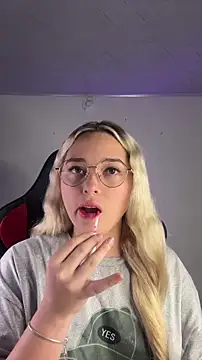 Irisweet  online show from November 8, 2025, 3:48 pm