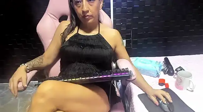 Snapshot of mature_sexi40 chatting on March 15, 2025, 6:25 am mature sexi40 online show from March 15, 2025, 6:25 am