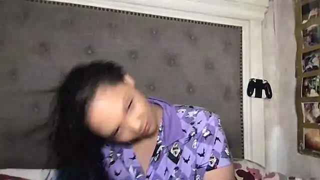 LuLuValenttine101 online show from April 15, 2026, 1:15 pm