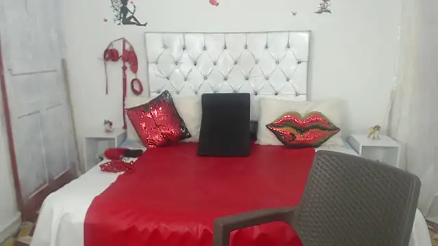 Sweetbigcatt online show from April 12, 2026, 4:49 am