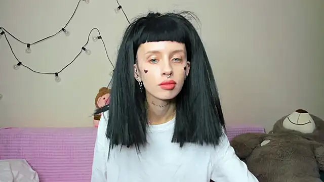 Snapshot of FlowerOfSin2001 chatting on October 8, 2025, 4:19 pm FlowerOfSin2001 online show from October 8, 2025, 4:19 pm