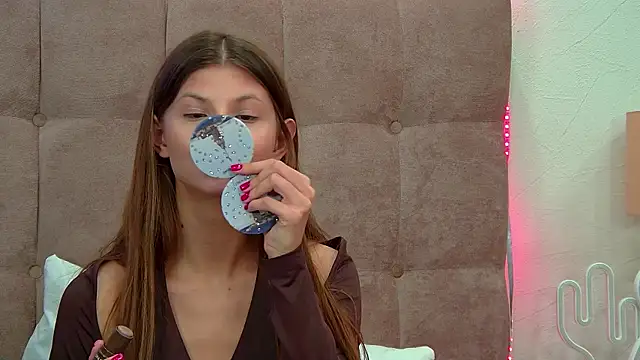 AudreyBarlow online show from October 8, 2025, 8:05 am