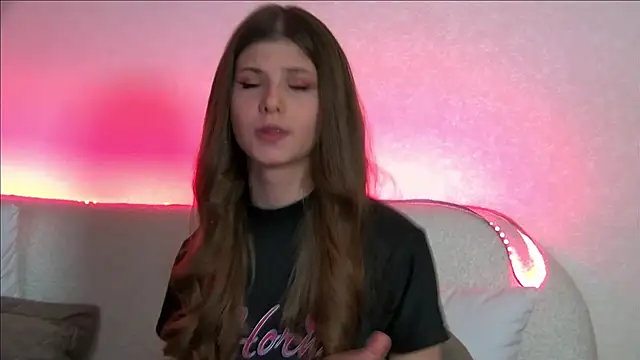 AudreyBarlow online show from March 18, 2025, 3:44 pm