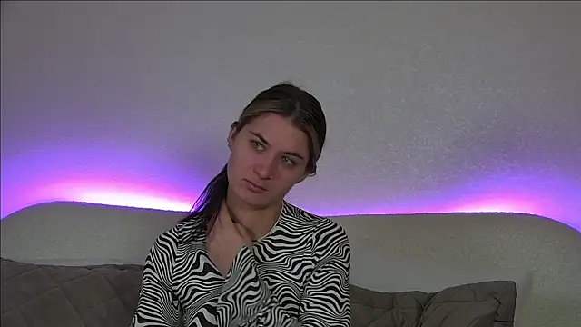 Snapshot of RachelSimpson chatting on March 12, 2025, 6:32 pm RachelSimpson online show from March 12, 2025, 6:32 pm
