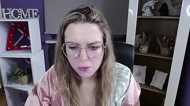 Snapshot of Zoey_Erotic chatting on December 1, 2025, 5:30 am Zoey Erotic online show from December 1, 2025, 5:30 am