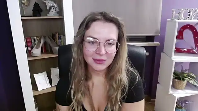 Snapshot of Zoey_Erotic chatting on October 13, 2025, 4:36 am Zoey Erotic online show from October 13, 2025, 4:36 am
