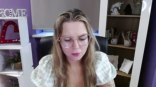 Snapshot of Zoey_Erotic chatting on November 10, 2025, 7:13 am Zoey Erotic online show from November 10, 2025, 7:13 am