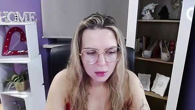 Snapshot of Zoey_Erotic chatting on November 26, 2025, 5:29 am Zoey Erotic online show from November 26, 2025, 5:29 am