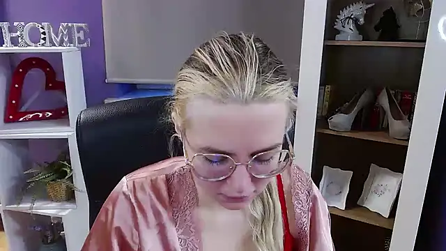 Snapshot of Zoey_Erotic chatting on February 3, 2026, 6:22 am Zoey Erotic online show from February 3, 2026, 6:22 am