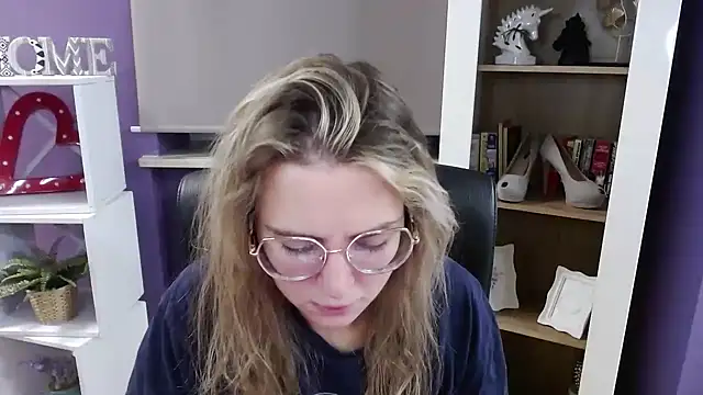 Snapshot of Zoey_Erotic chatting on November 19, 2025, 5:29 am Zoey Erotic online show from November 19, 2025, 5:29 am