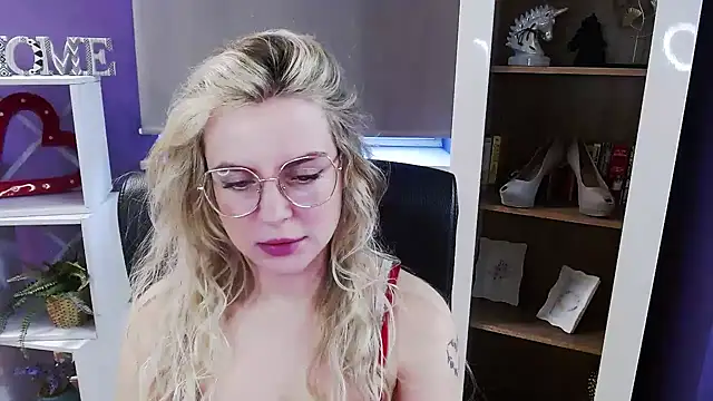 Snapshot of Zoey_Erotic chatting on March 2, 2026, 7:15 am Zoey Erotic online show from March 2, 2026, 7:15 am