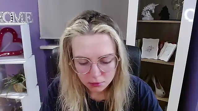 Snapshot of Zoey_Erotic chatting on February 20, 2026, 5:37 am Zoey Erotic online show from February 20, 2026, 5:37 am