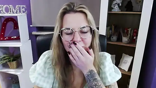 Snapshot of Zoey_Erotic chatting on November 20, 2025, 5:30 am Zoey Erotic online show from November 20, 2025, 5:30 am