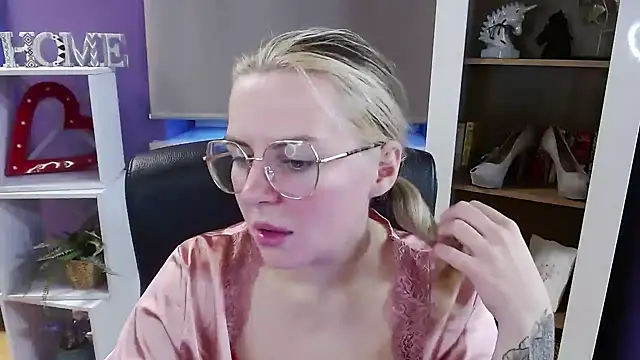 Snapshot of Zoey_Erotic chatting on February 3, 2026, 6:40 am Zoey Erotic online show from February 3, 2026, 6:40 am