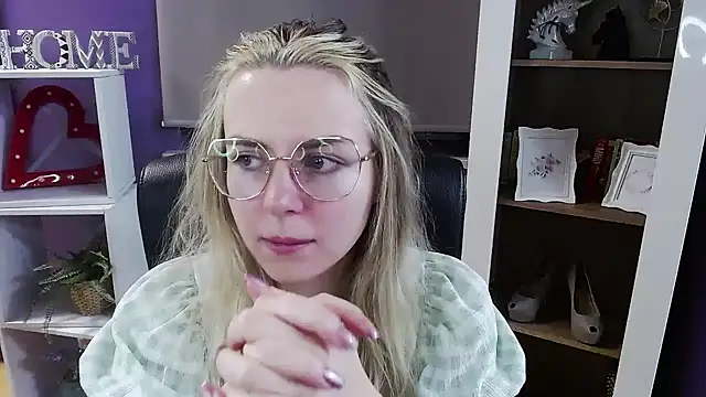 Snapshot of Zoey_Erotic chatting on February 5, 2026, 5:36 am Zoey Erotic online show from February 5, 2026, 5:36 am