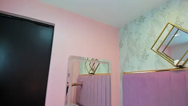 Snapshot of Sariitaa_ chatting on March 22, 2025, 11:53 am Sariitaa online show from March 22, 2025, 11:53 am