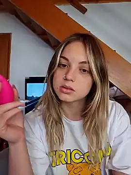 Elnonoykeila77 online show from January 27, 2025, 4:54 pm