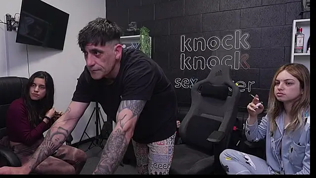 Elnonoykeila77 online show from September 21, 2025, 4:01 pm