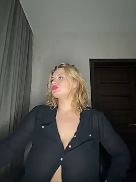 Snapshot of Evellyn chatting on December 22, 2024, 4:27 pm Evellyn online show from December 22, 2024, 4:27 pm
