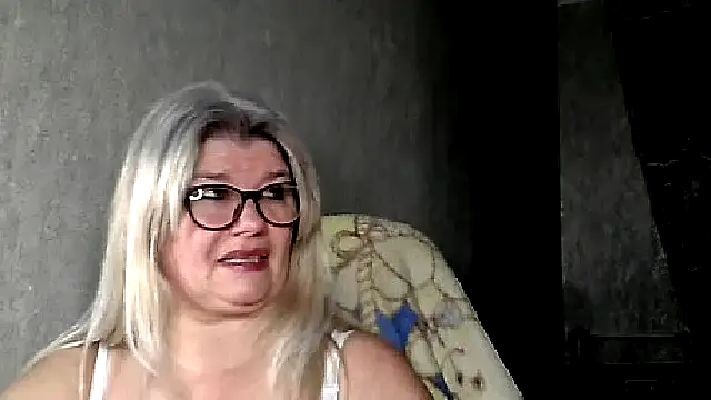 Snapshot of Diana_49 chatting on January 5, 2026, 5:27 pm Diana 49 online show from January 5, 2026, 5:27 pm