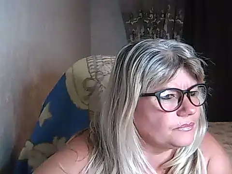 Snapshot of Diana_49 chatting on September 27, 2025, 5:52 pm Diana 49 online show from September 27, 2025, 5:52 pm