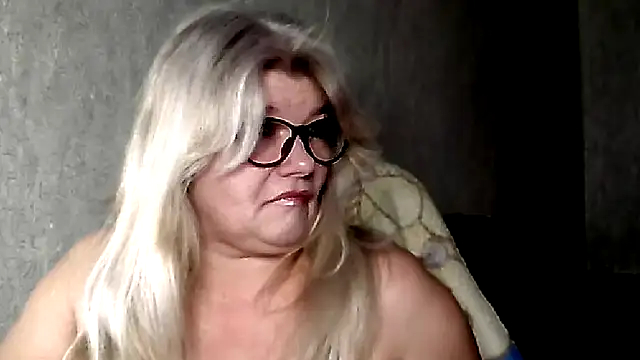 Snapshot of Diana_49 chatting on January 10, 2026, 8:42 am Diana 49 online show from January 10, 2026, 8:42 am