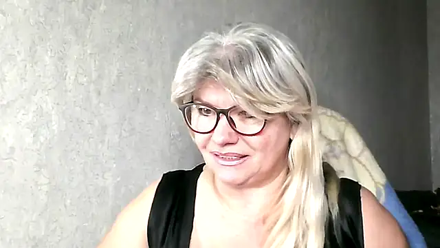 Snapshot of Diana_49 chatting on December 3, 2025, 10:53 pm Diana 49 online show from December 3, 2025, 10:53 pm