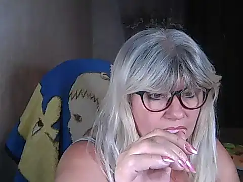 Snapshot of Diana_49 chatting on November 19, 2025, 9:48 pm Diana 49 online show from November 19, 2025, 9:48 pm