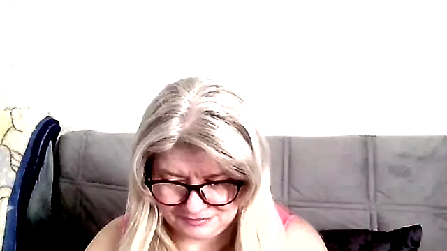 Snapshot of Diana_49 chatting on February 22, 2026, 9:11 am Diana 49 online show from February 22, 2026, 9:11 am