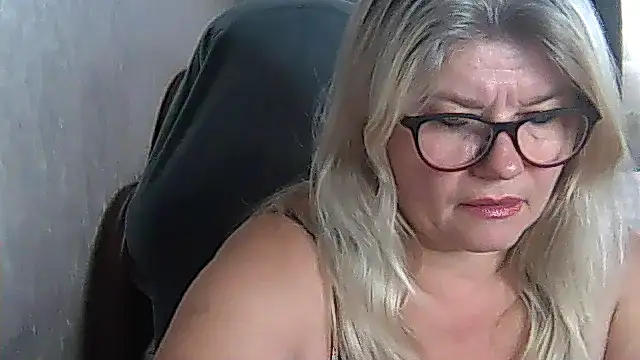 Snapshot of Diana_49 chatting on September 15, 2025, 9:21 am Diana 49 online show from September 15, 2025, 9:21 am