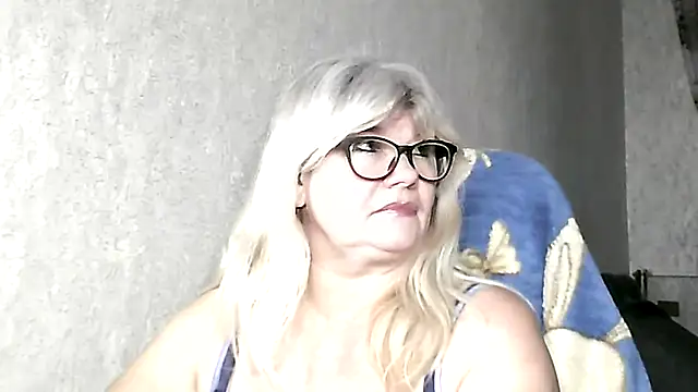 Snapshot of Diana_49 chatting on December 5, 2025, 12:37 pm Diana 49 online show from December 5, 2025, 12:37 pm