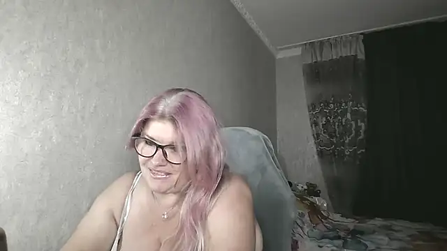 Snapshot of Diana_49 chatting on July 13, 2026, 12:43 am Diana 49 online show from July 13, 2026, 12:43 am