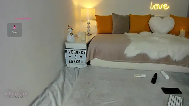 Snapshot of KVerunce chatting on December 11, 2024, 9:34 pm KVerunce online show from December 11, 2024, 9:34 pm