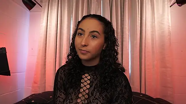 Snapshot of agatha_collins_ chatting on October 2, 2025, 6:44 pm agatha collins online show from October 2, 2025, 6:44 pm