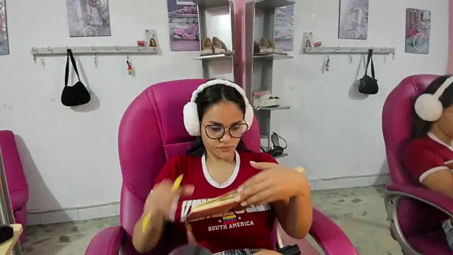 Snapshot of CAMILA--REY chatting on March 16, 2026, 11:47 am CAMILA--REY online show from March 16, 2026, 11:47 am