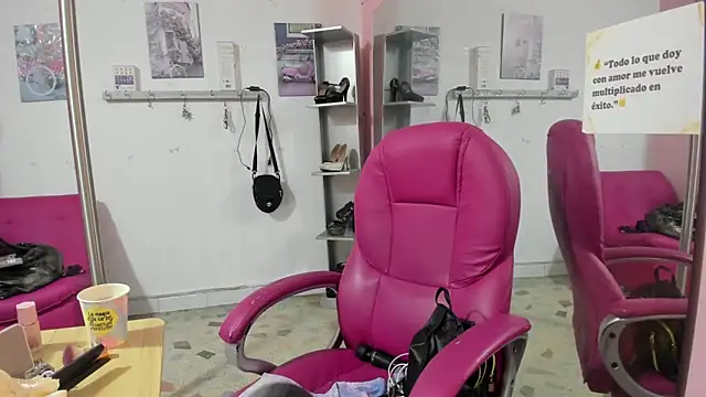 Snapshot of CAMILA--REY chatting on February 10, 2026, 11:42 am CAMILA--REY online show from February 10, 2026, 11:42 am