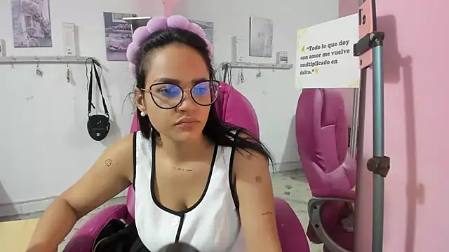 Snapshot of CAMILA--REY chatting on February 9, 2026, 11:19 am CAMILA--REY online show from February 9, 2026, 11:19 am